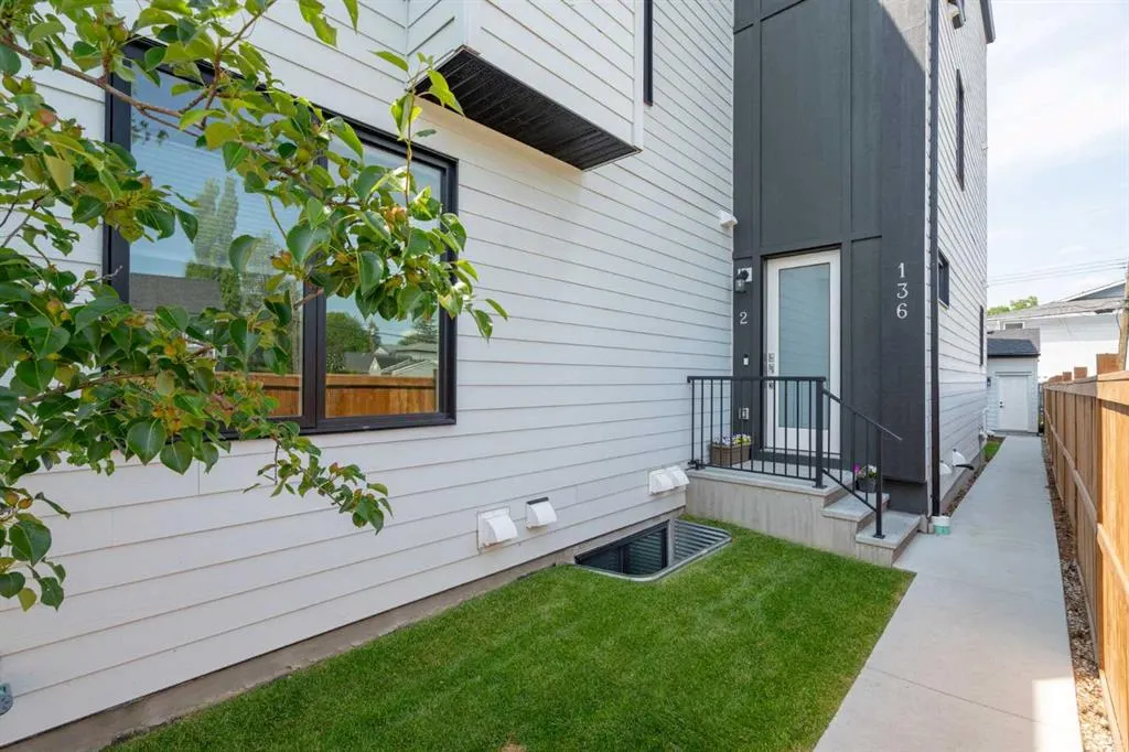 136 21 Avenue NE, #2
