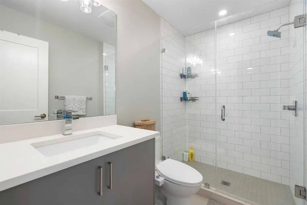 136 21 Avenue NE, #2