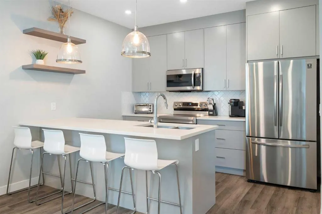 136 21 Avenue NE, #2
