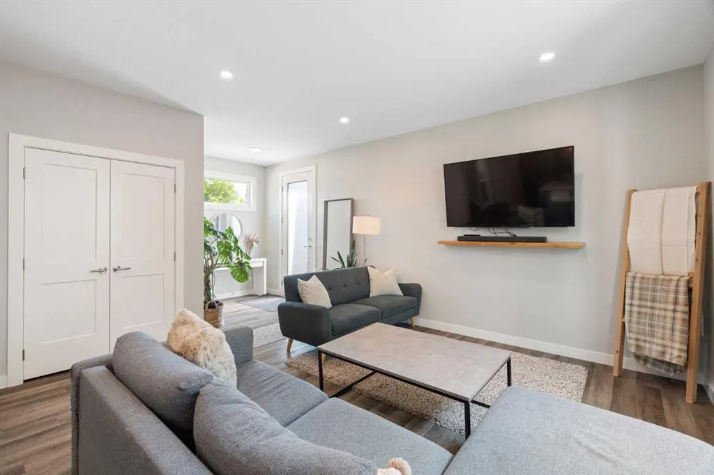 136 21 Avenue NE, #2