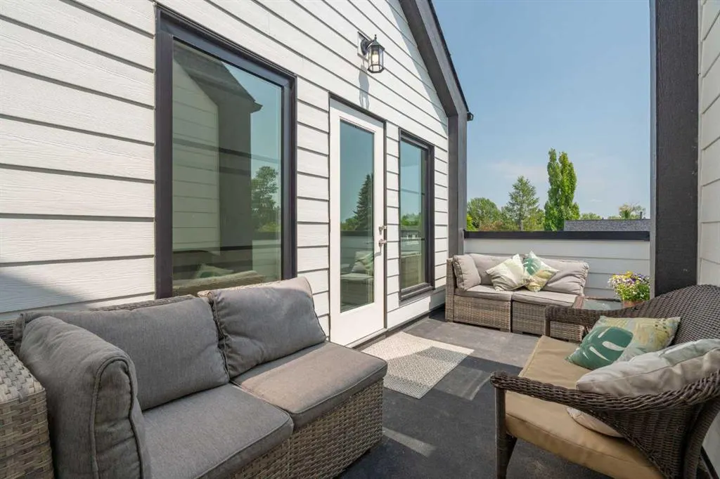 136 21 Avenue NE, #2