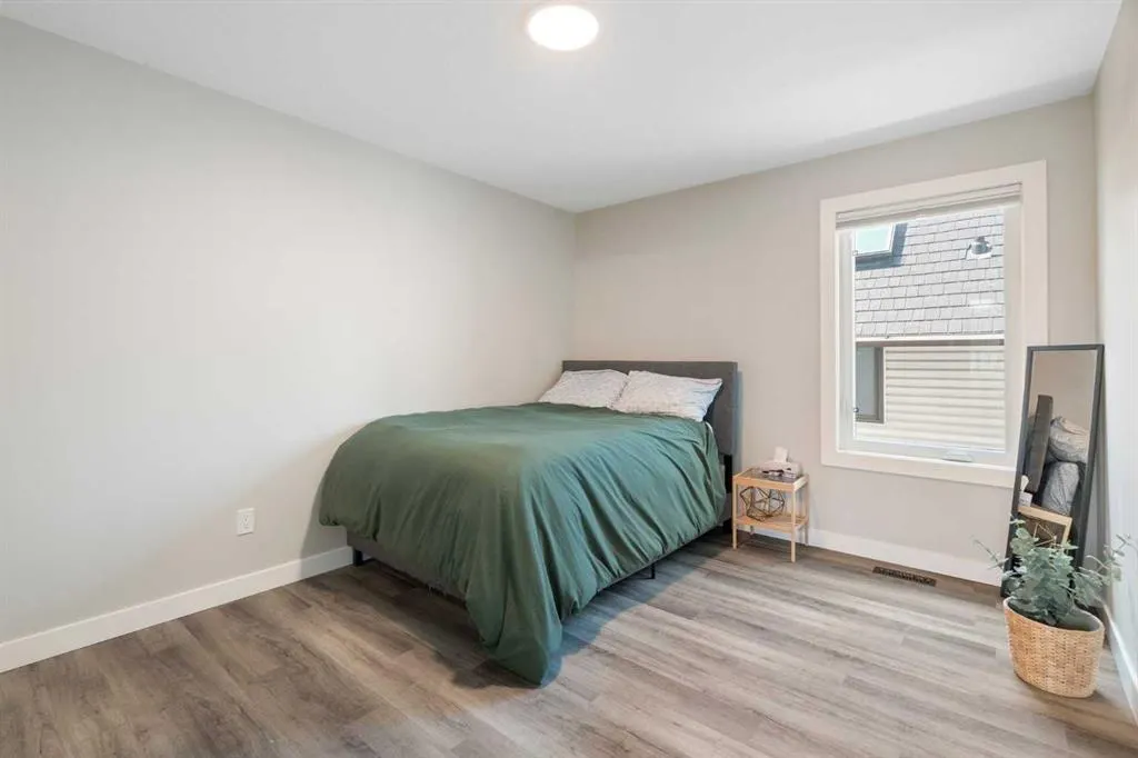 136 21 Avenue NE, #2