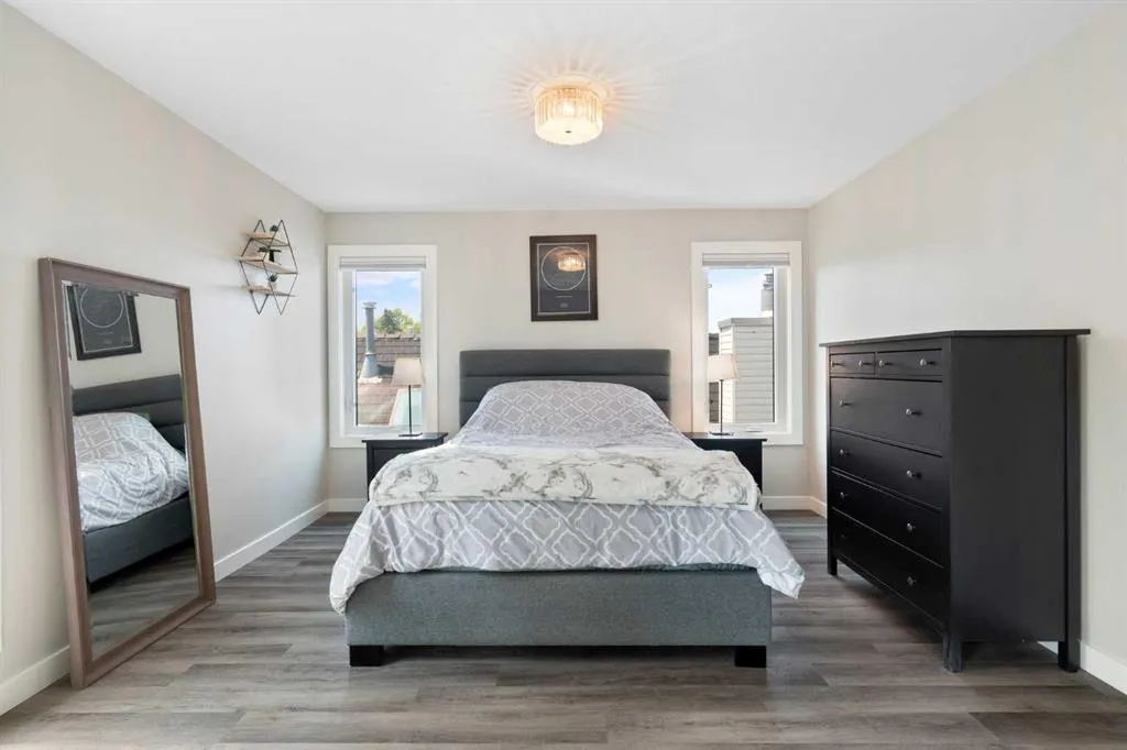 136 21 Avenue NE, #2
