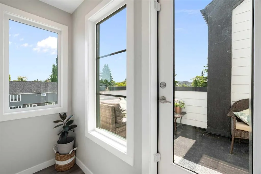 136 21 Avenue NE, #2