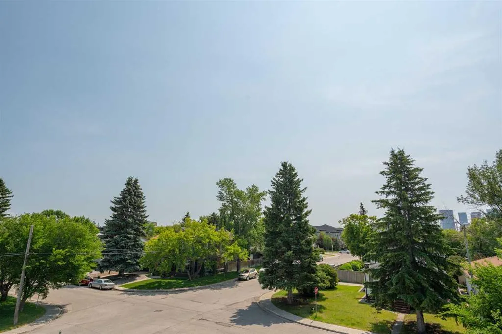 136 21 Avenue NE, #2
