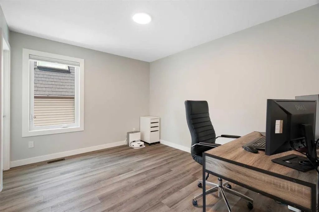136 21 Avenue NE, #2