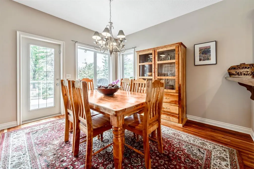 94 Simcoe Crescent SW