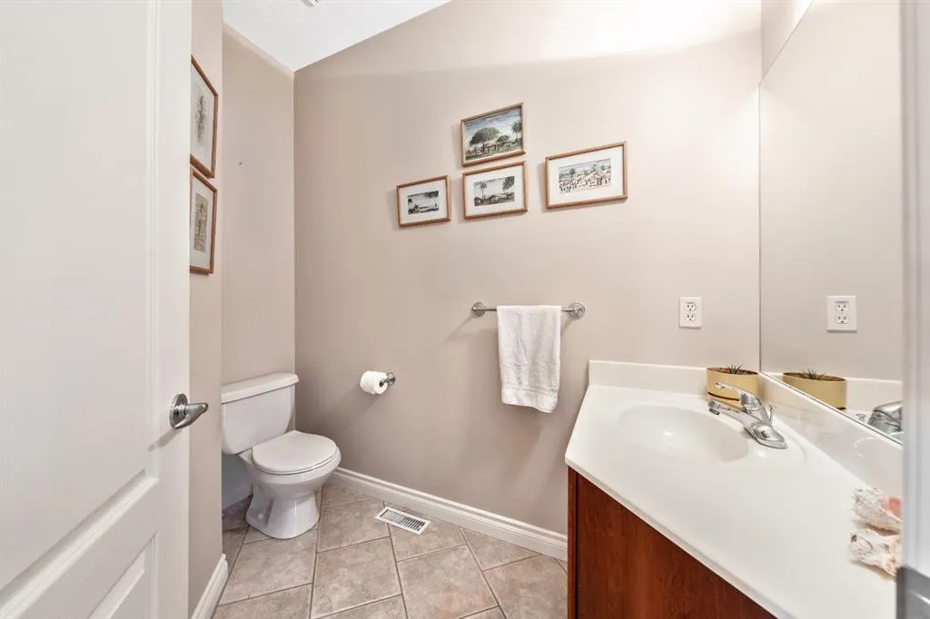 94 Simcoe Crescent SW