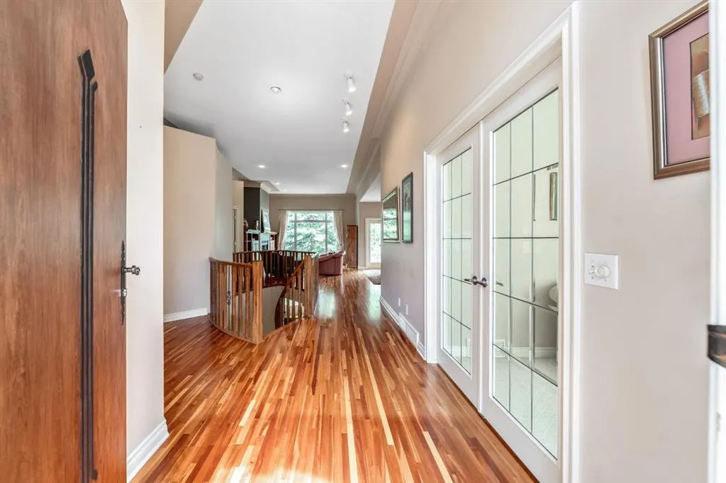 94 Simcoe Crescent SW