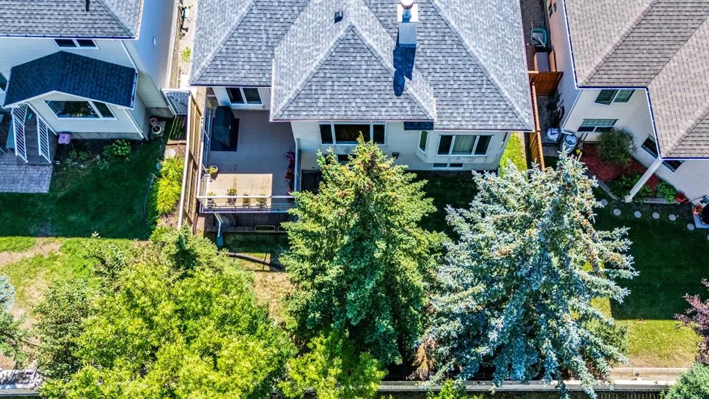 94 Simcoe Crescent SW
