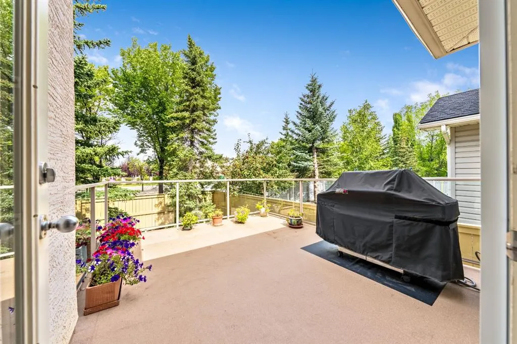 94 Simcoe Crescent SW