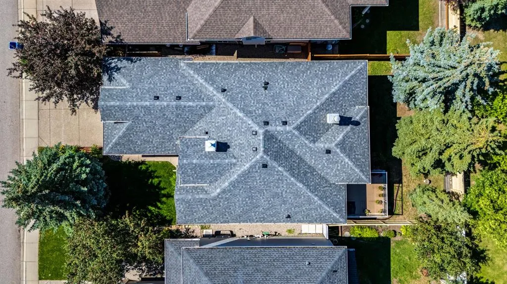 94 Simcoe Crescent SW