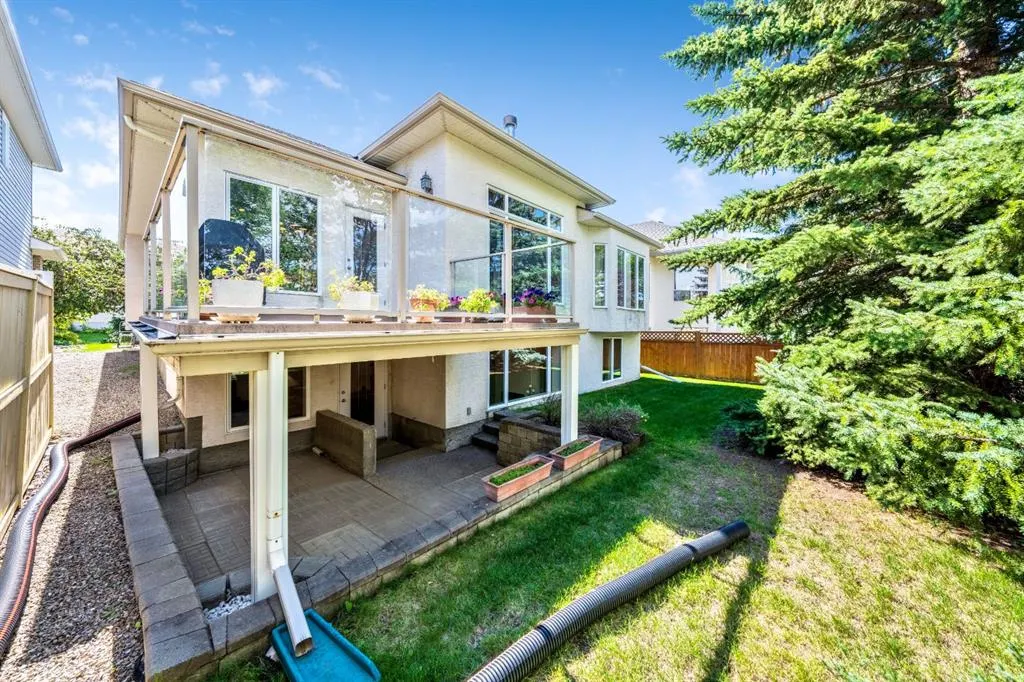 94 Simcoe Crescent SW