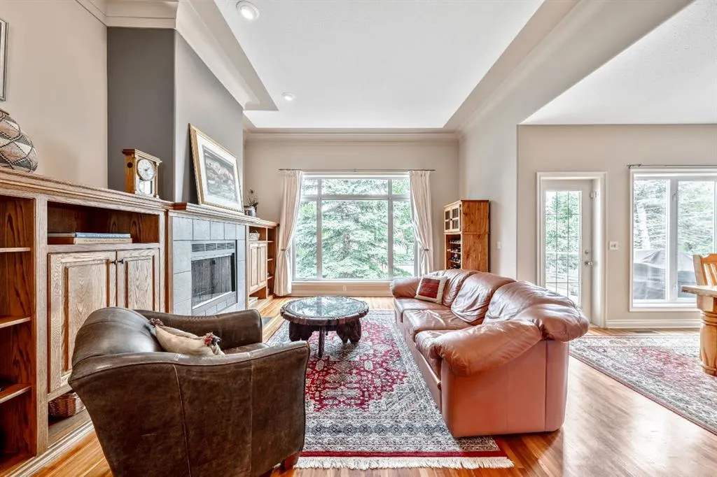 94 Simcoe Crescent SW