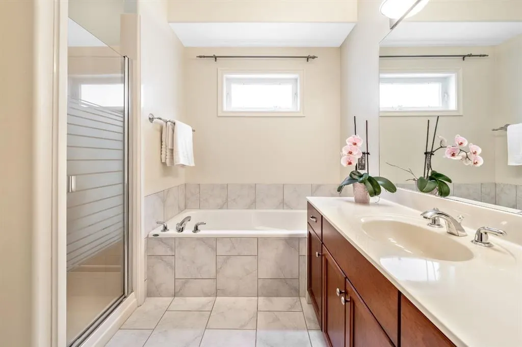 94 Simcoe Crescent SW