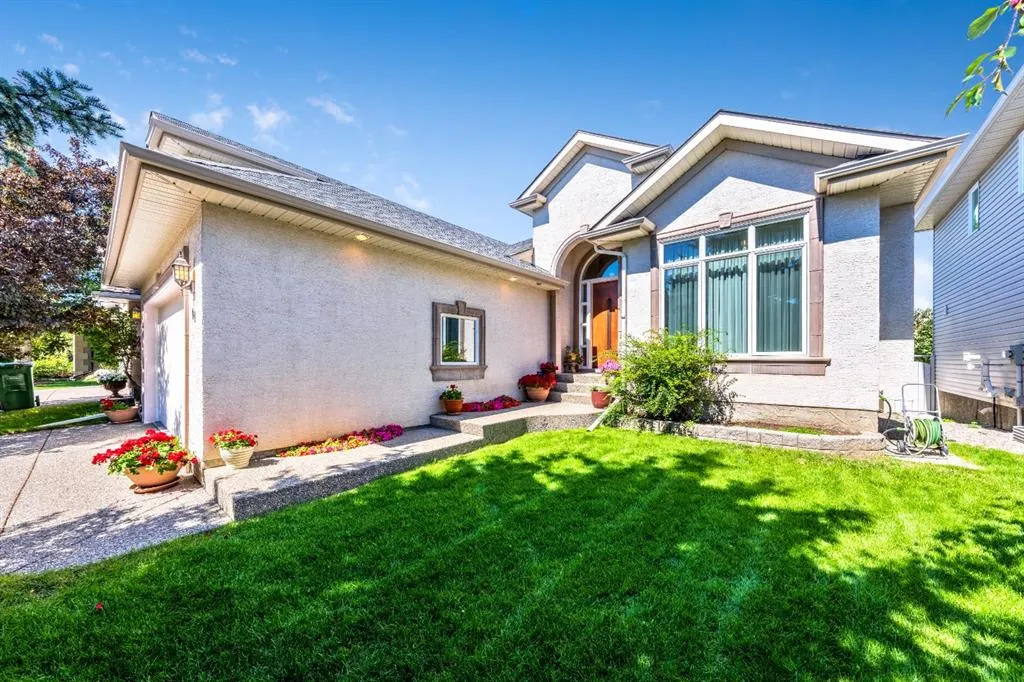 94 Simcoe Crescent SW