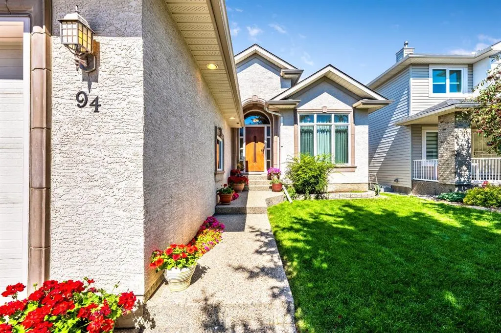 94 Simcoe Crescent SW