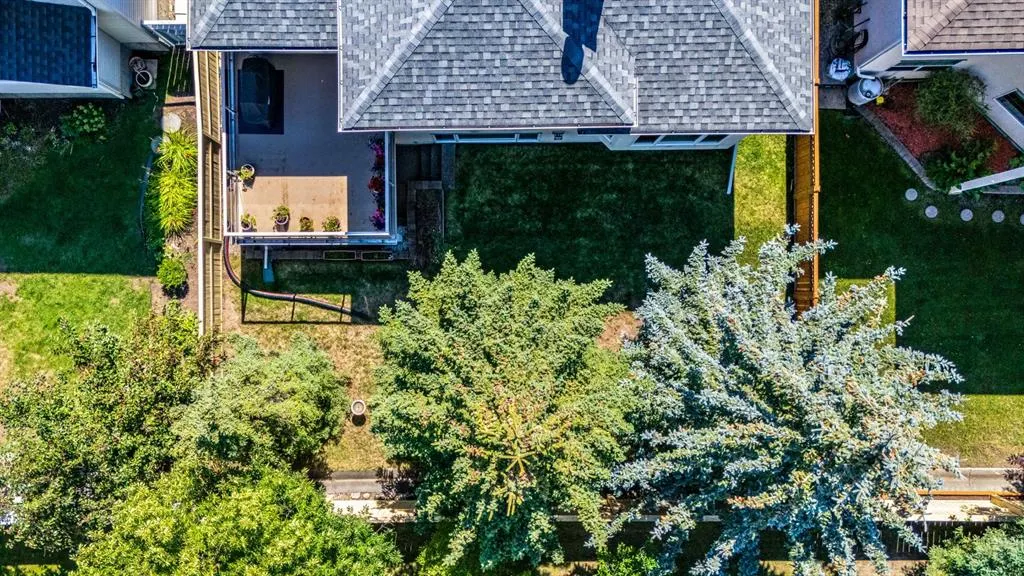 94 Simcoe Crescent SW