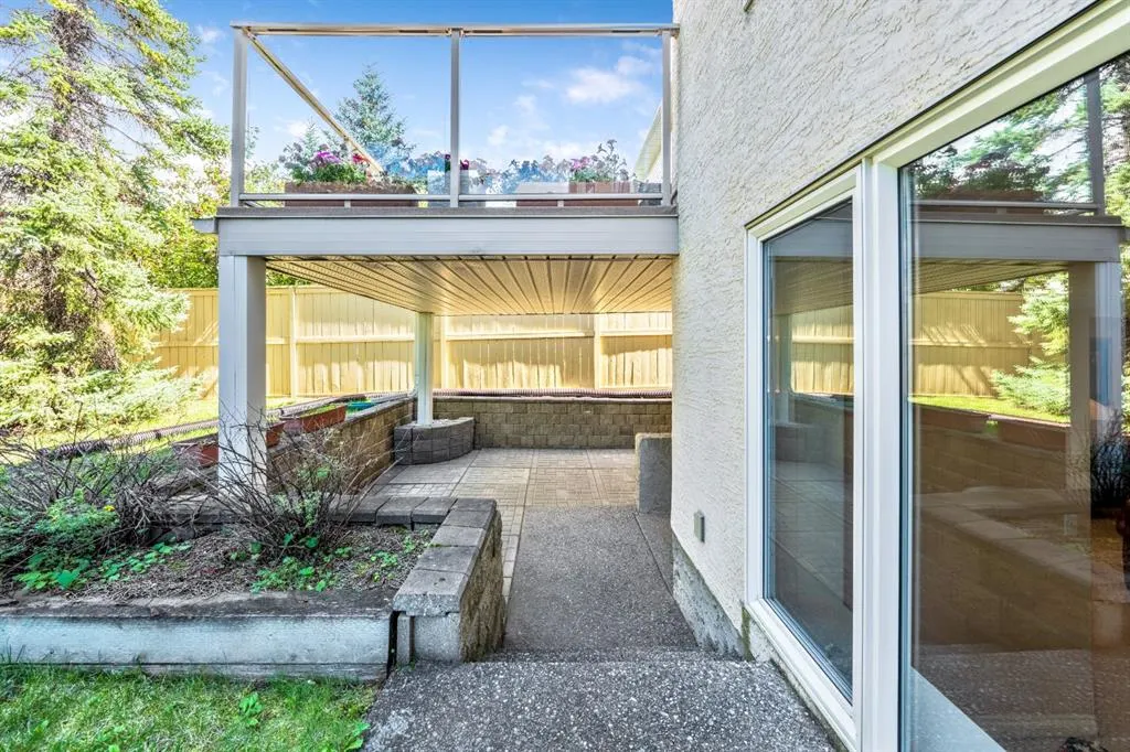 94 Simcoe Crescent SW