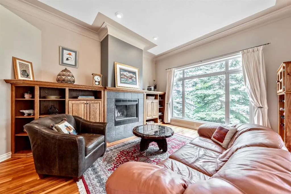 94 Simcoe Crescent SW