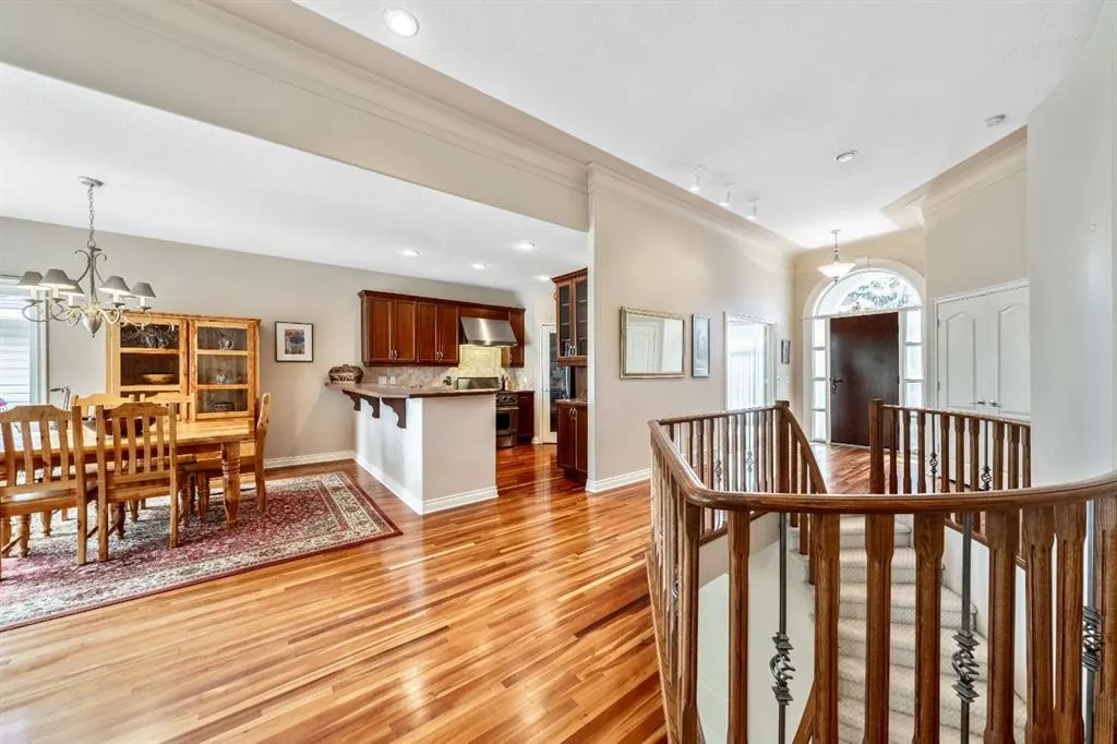 94 Simcoe Crescent SW
