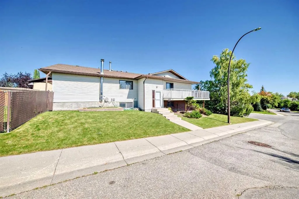 131 Ranchlands Court NW