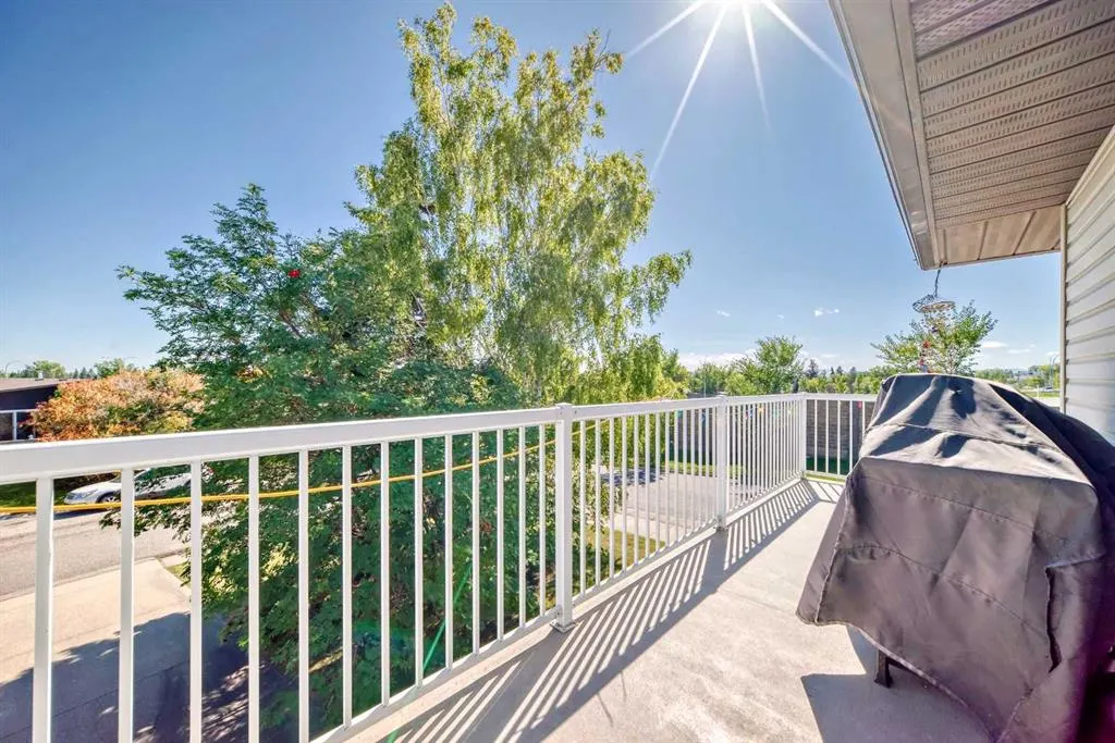 131 Ranchlands Court NW