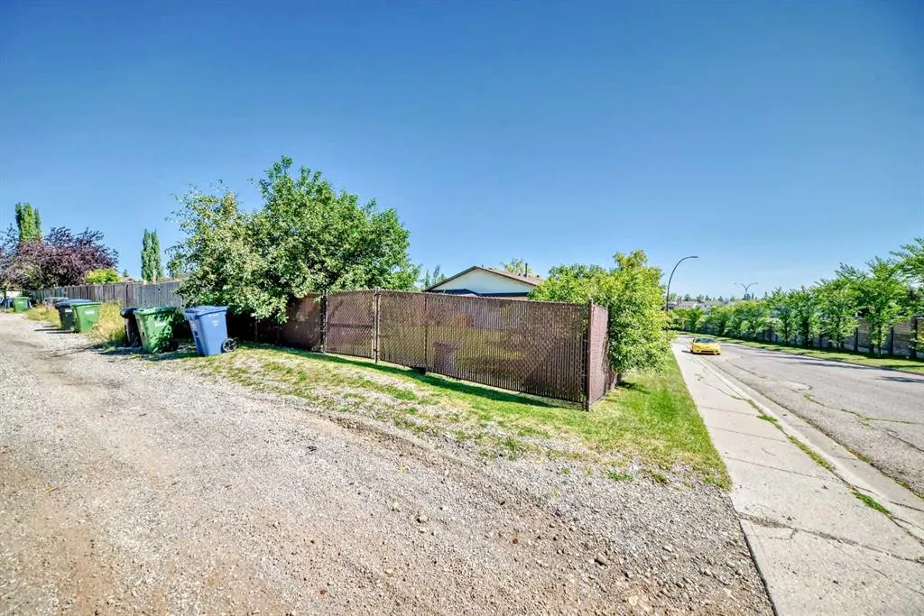 131 Ranchlands Court NW
