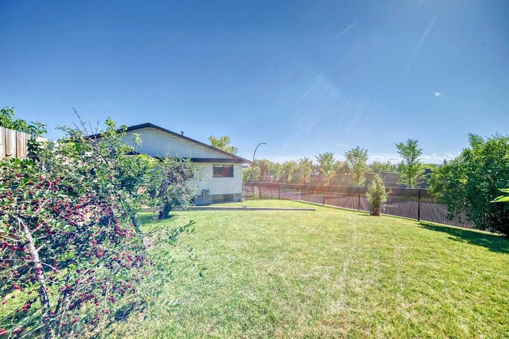 131 Ranchlands Court NW