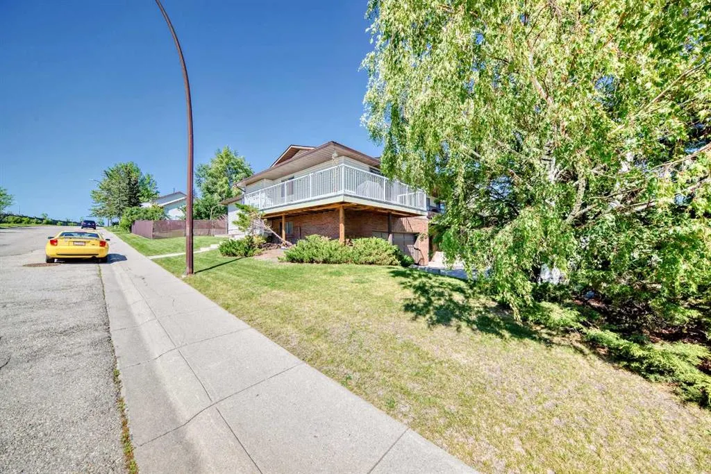 131 Ranchlands Court NW