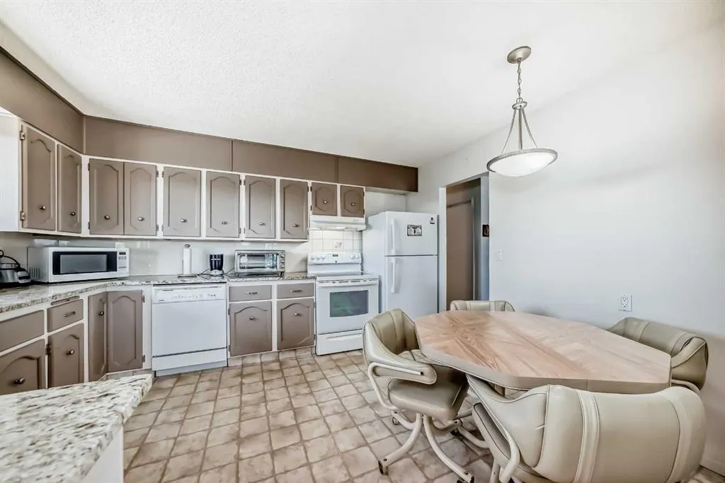 131 Ranchlands Court NW