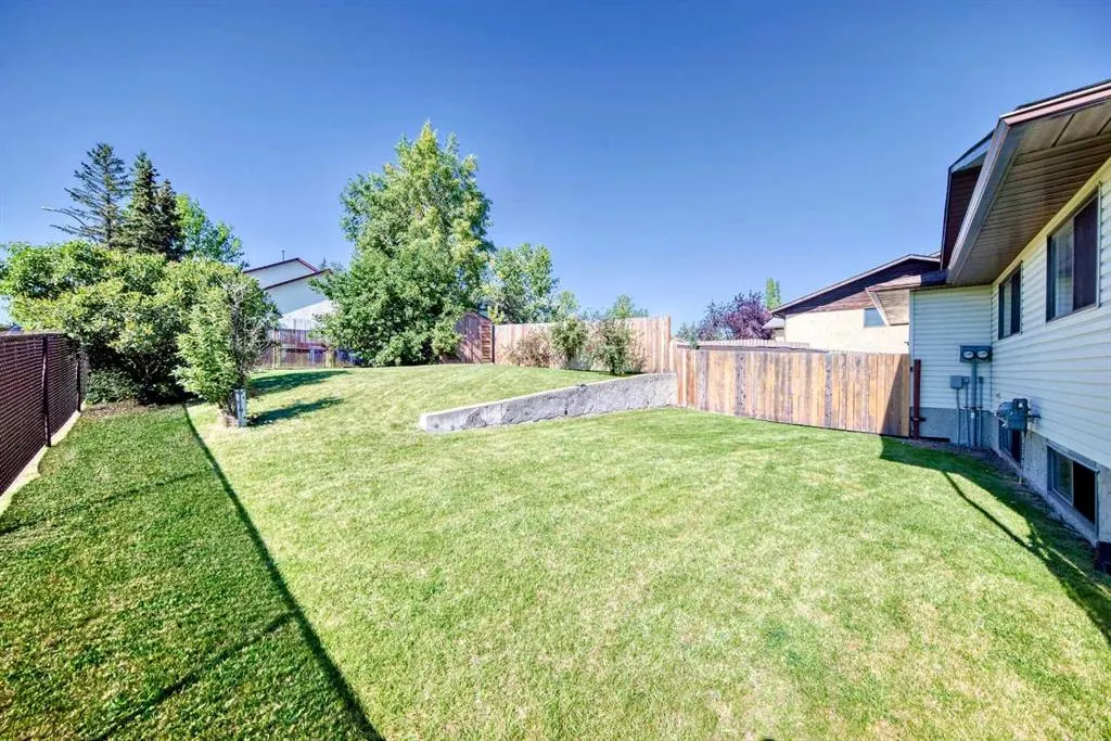 131 Ranchlands Court NW