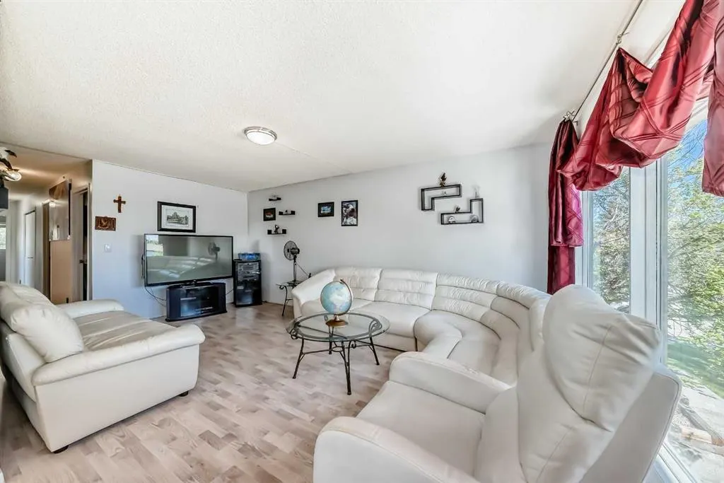 131 Ranchlands Court NW