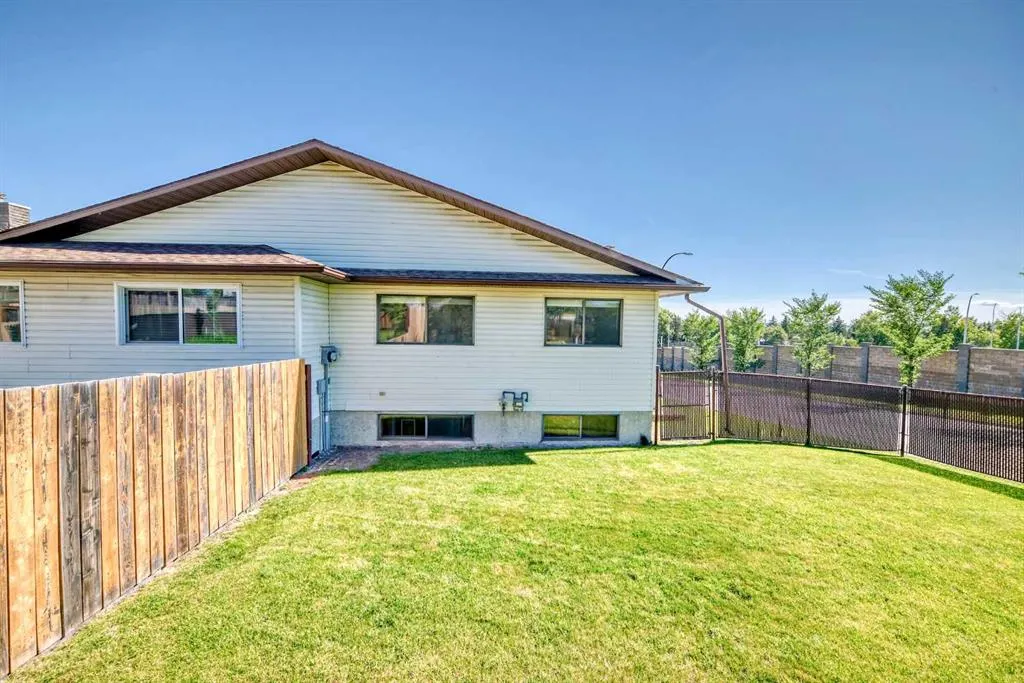 131 Ranchlands Court NW