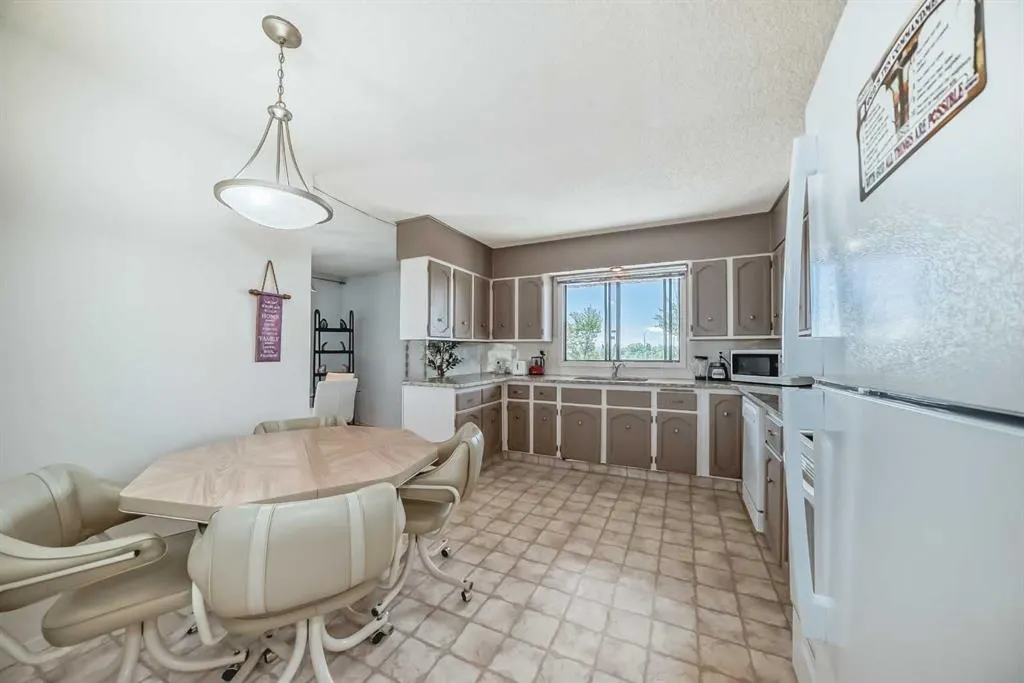131 Ranchlands Court NW