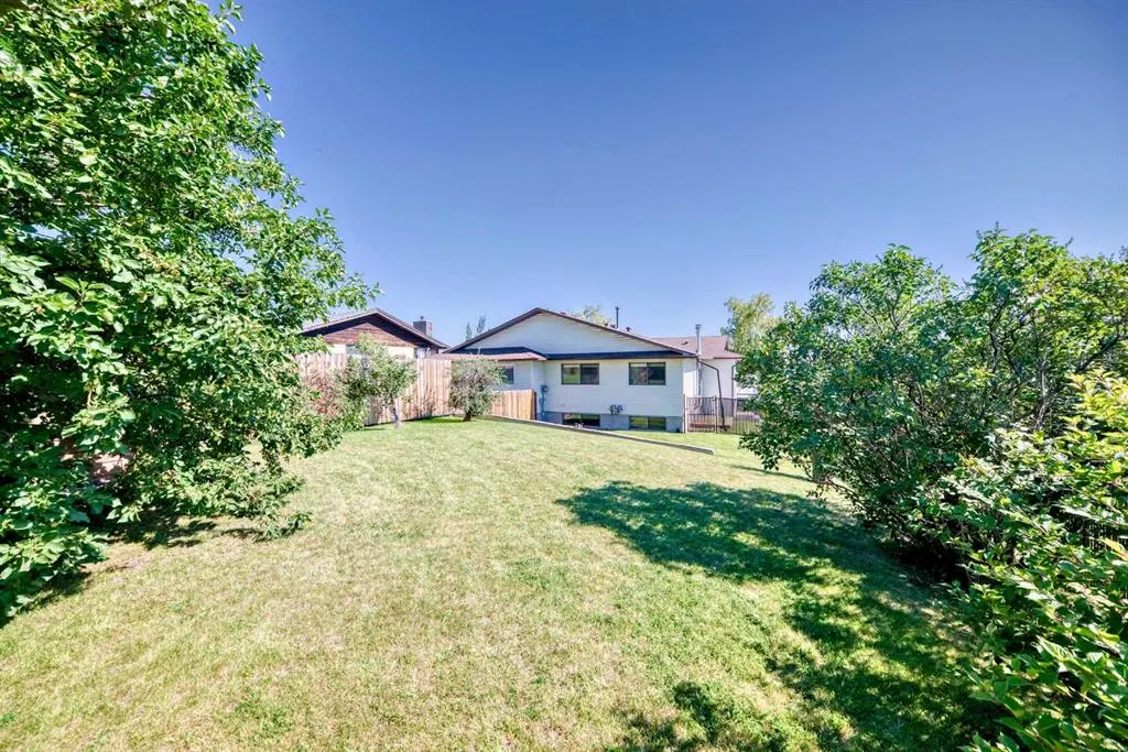 131 Ranchlands Court NW