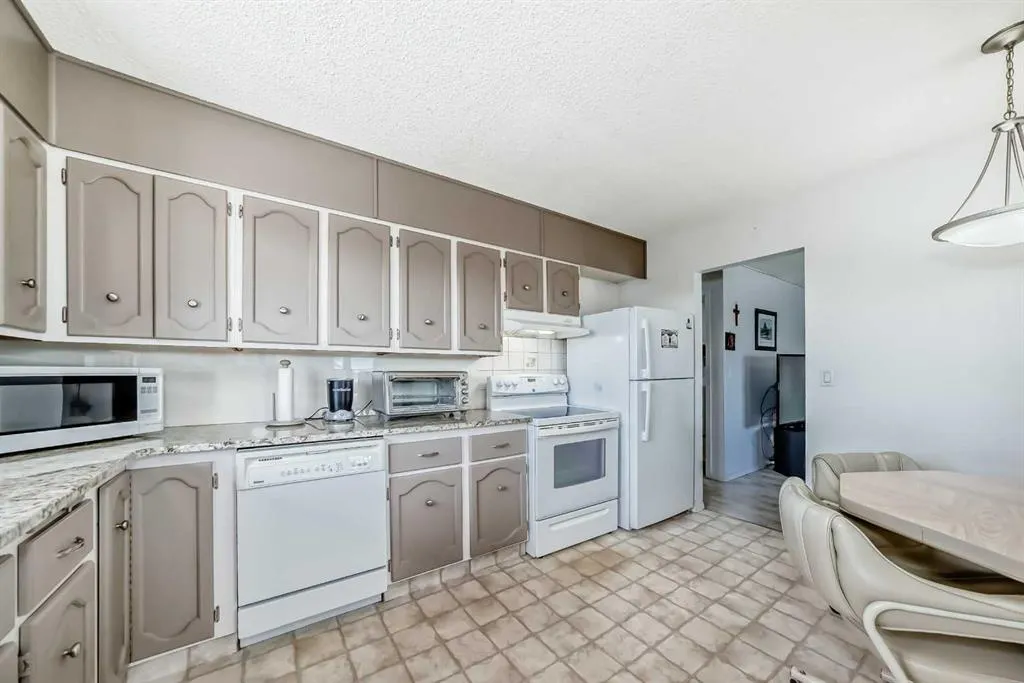 131 Ranchlands Court NW