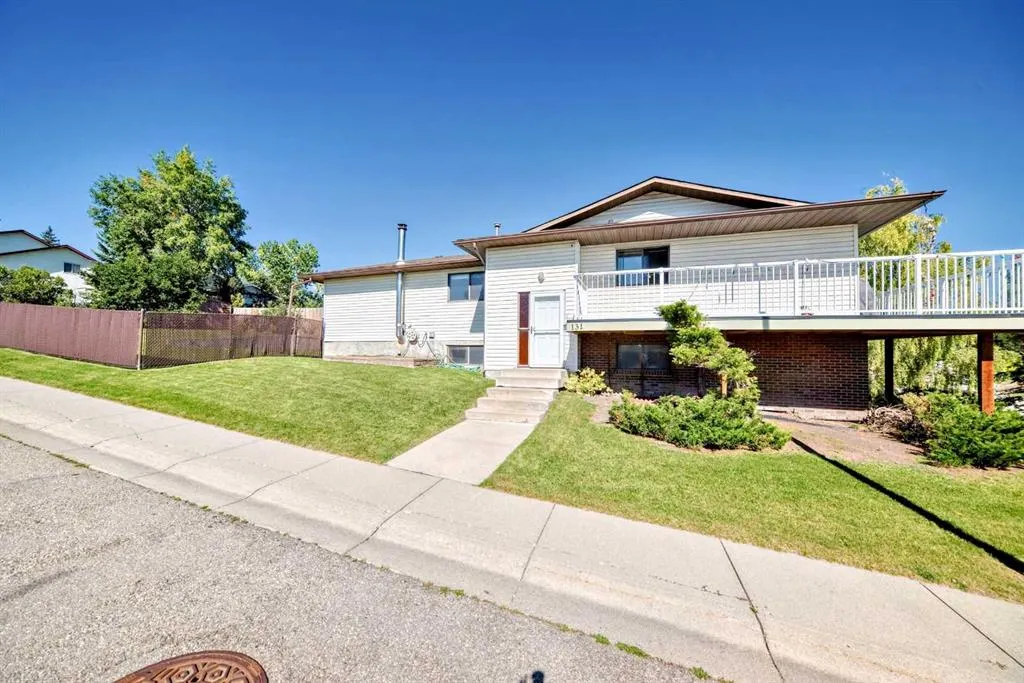 131 Ranchlands Court NW