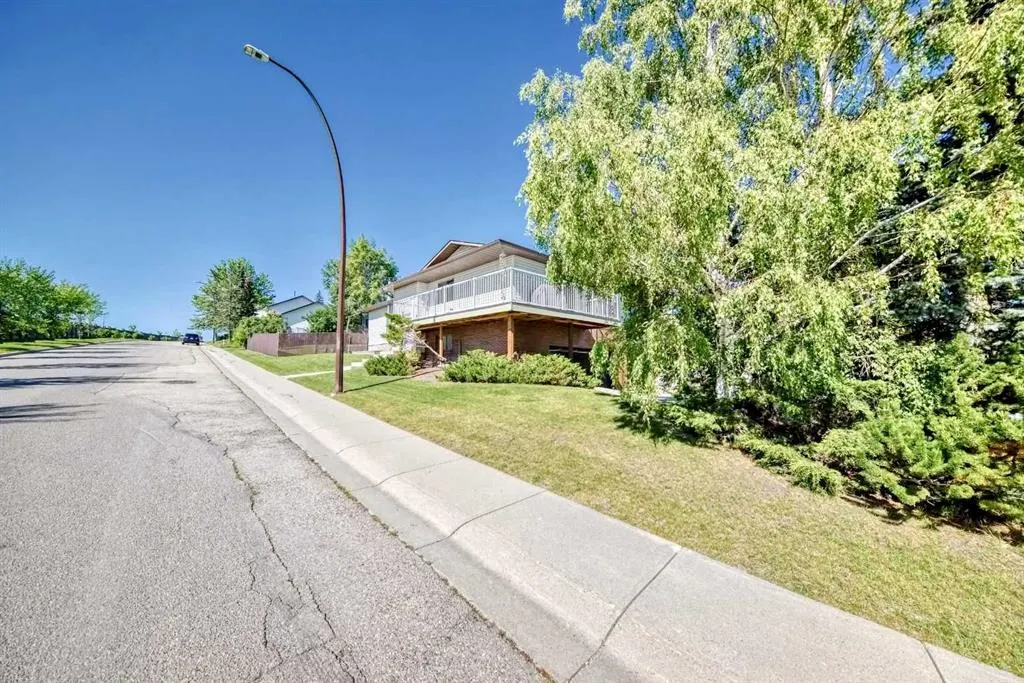 131 Ranchlands Court NW
