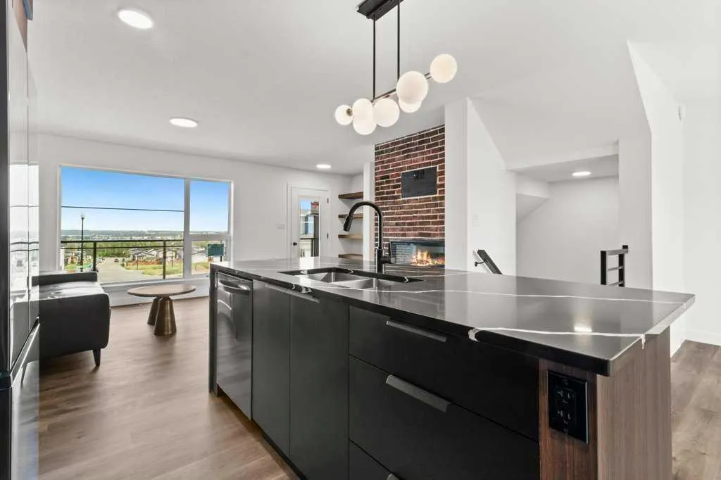 16 Violet Point