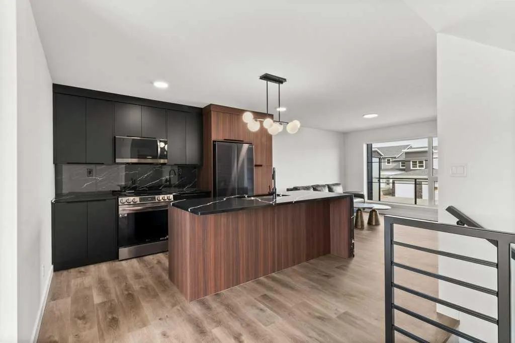 16 Violet Point