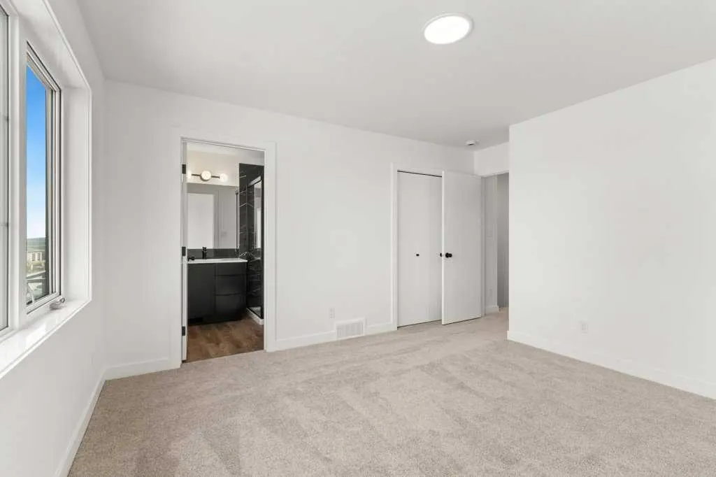 16 Violet Point