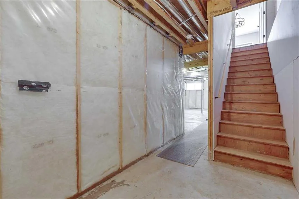 71 Thomlison Avenue