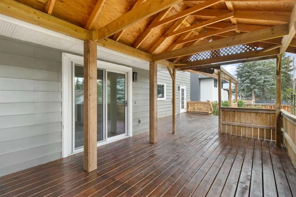 472 Cedarille Crescent SW