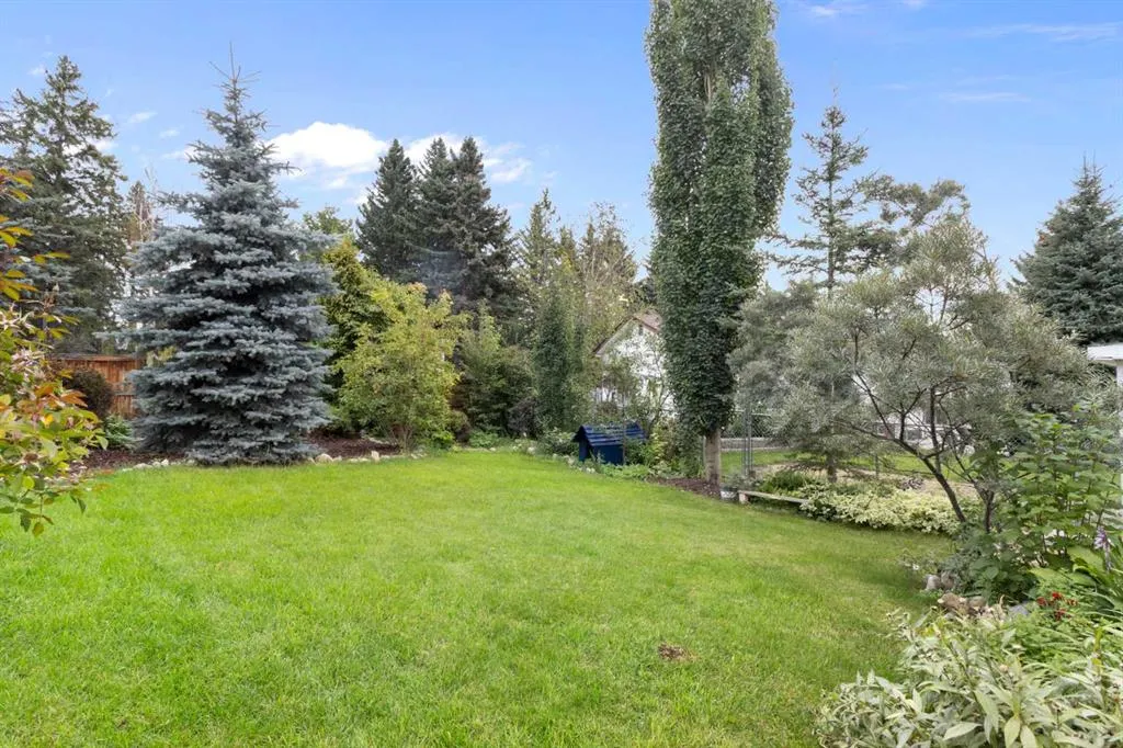 472 Cedarille Crescent SW