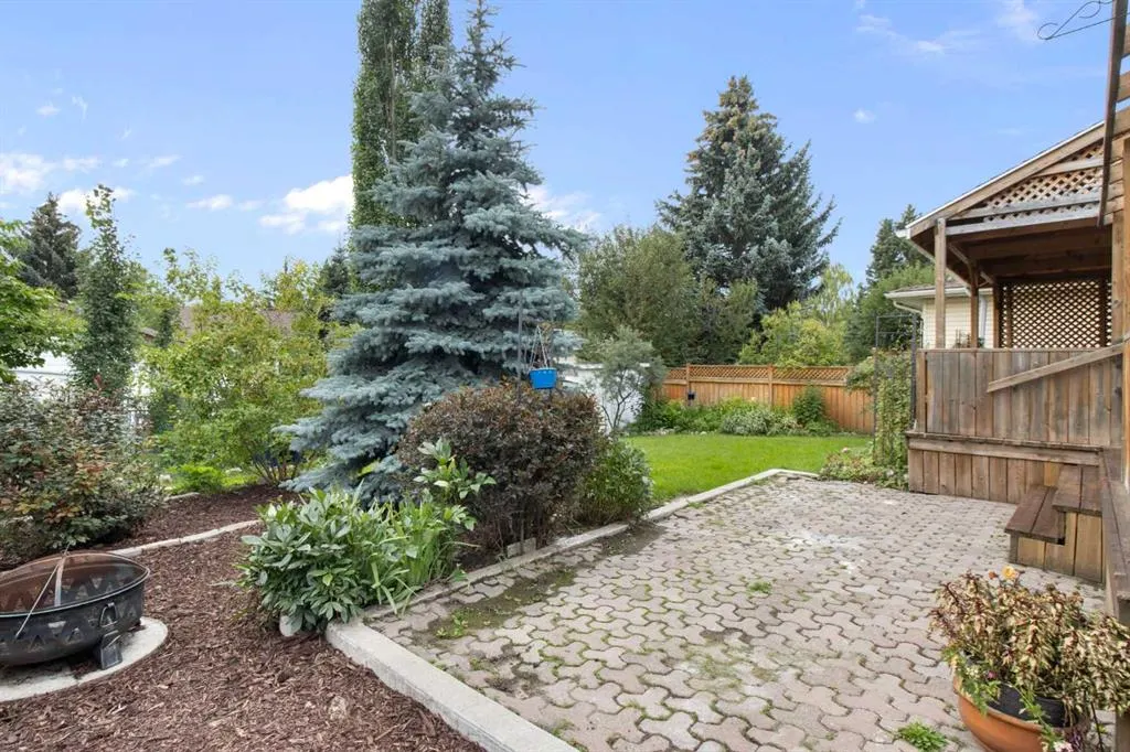 472 Cedarille Crescent SW