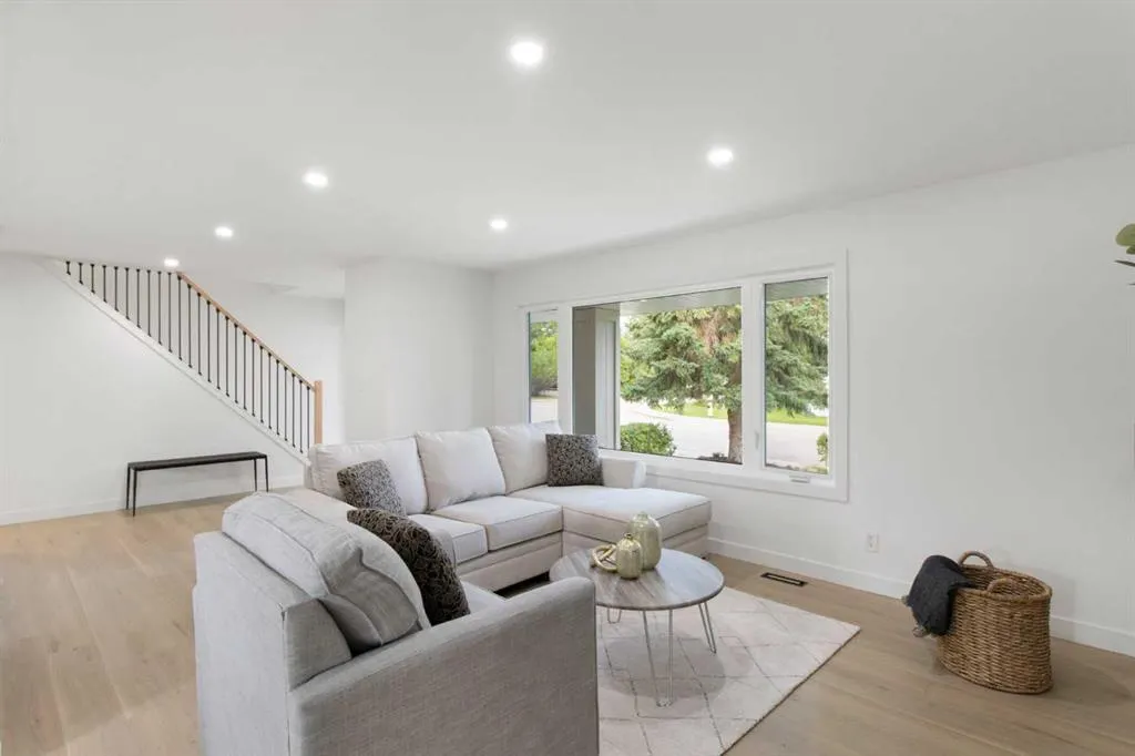 472 Cedarille Crescent SW