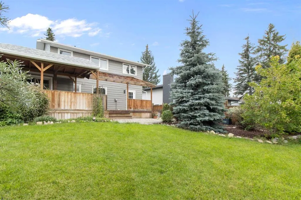 472 Cedarille Crescent SW