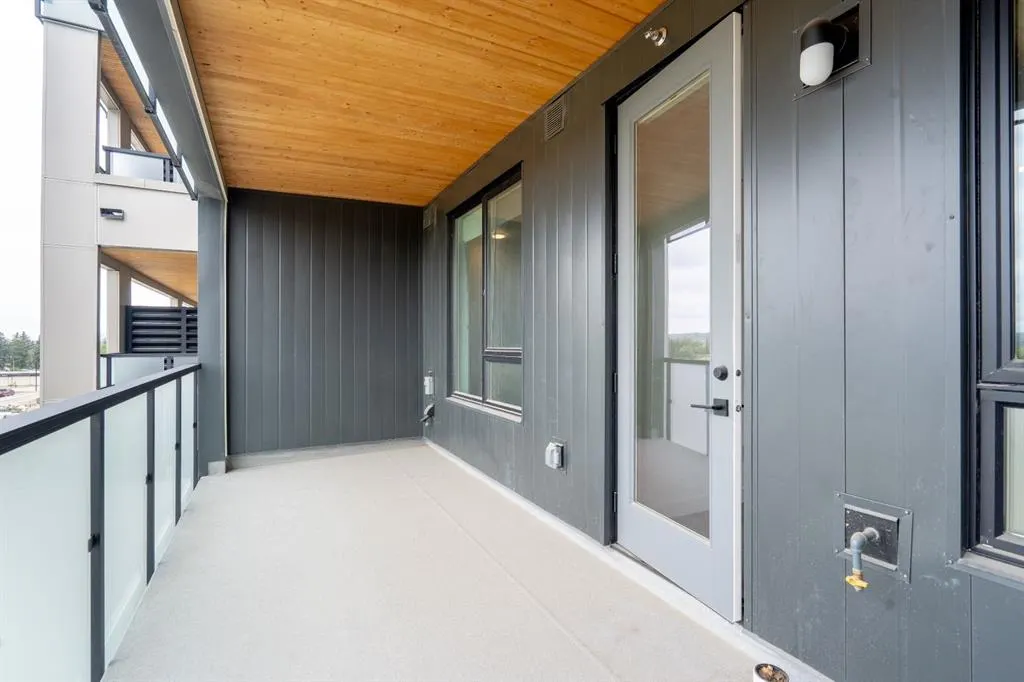 3932 University Avenue NW, #418