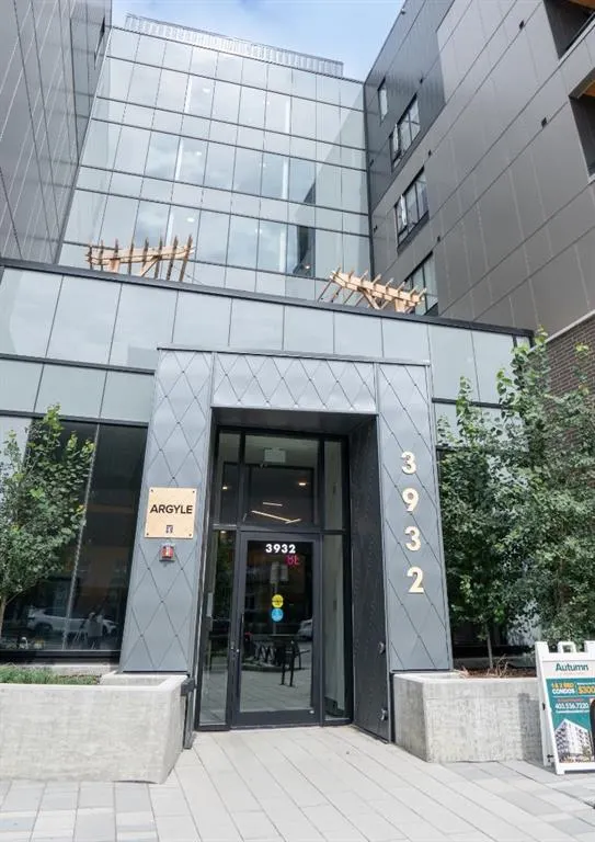 3932 University Avenue NW, #418